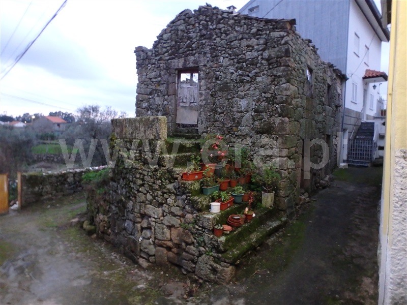 Moradia Estúdio / Seia, Santa Marinha