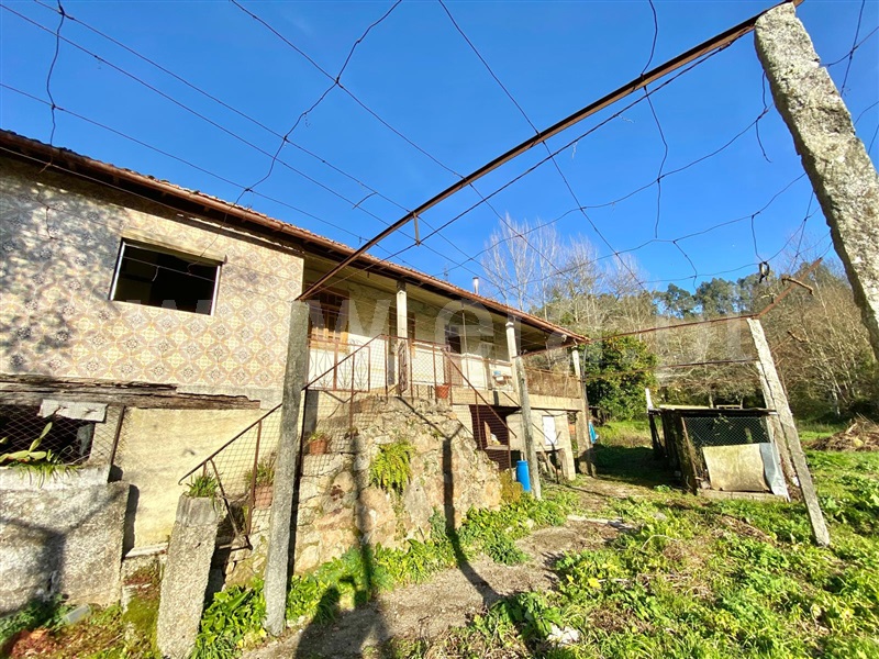 Moradia / Fafe, Armil
