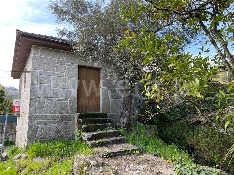 Moradia / Fafe, Freitas e Vila Cova