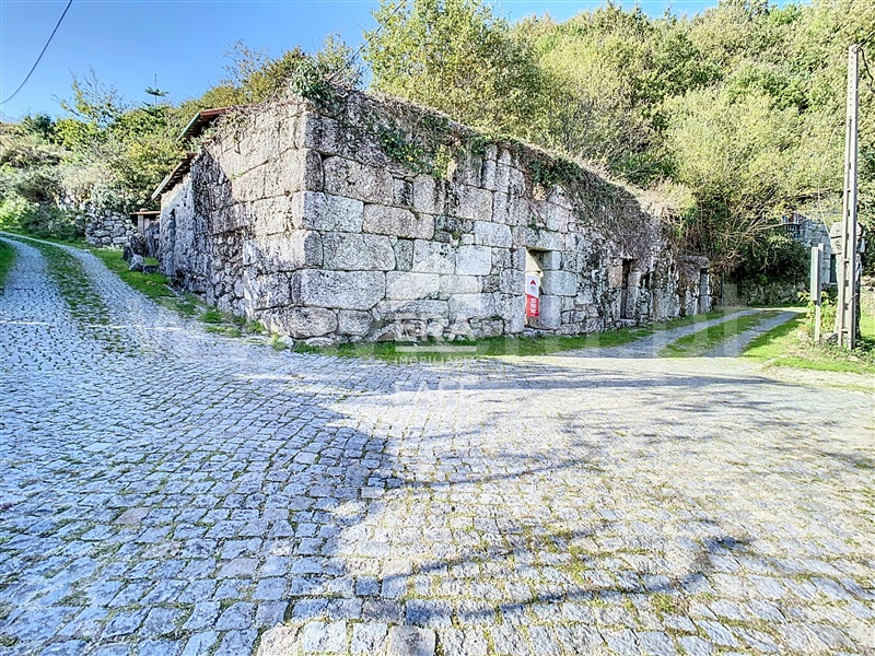 Moradia / Fafe, Moreira do Rei e Várzea Cova