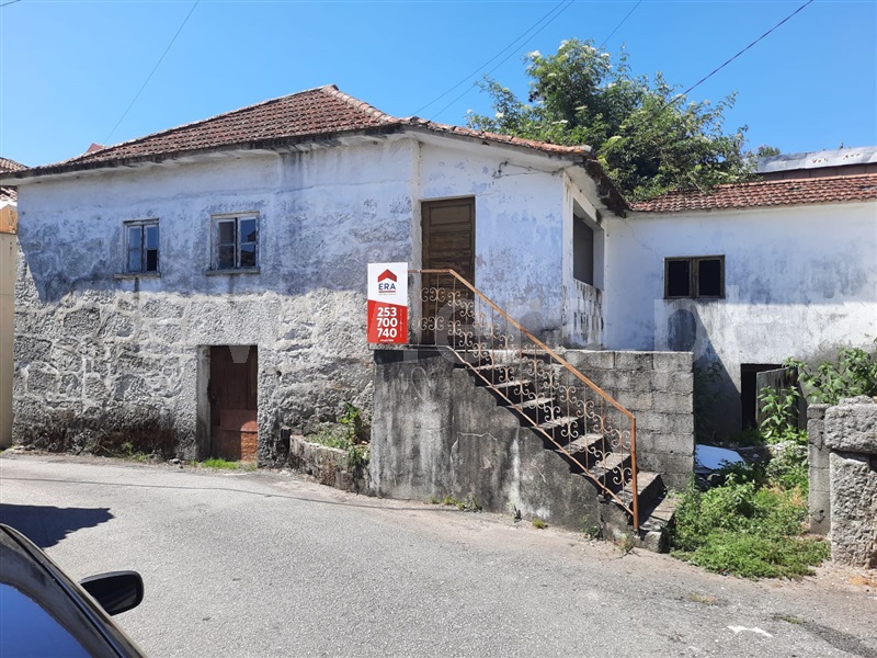 Moradia / Fafe, Revelhe