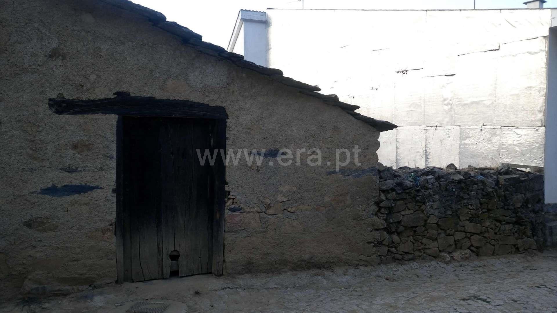 Moradia geminada Rabal - Bragança