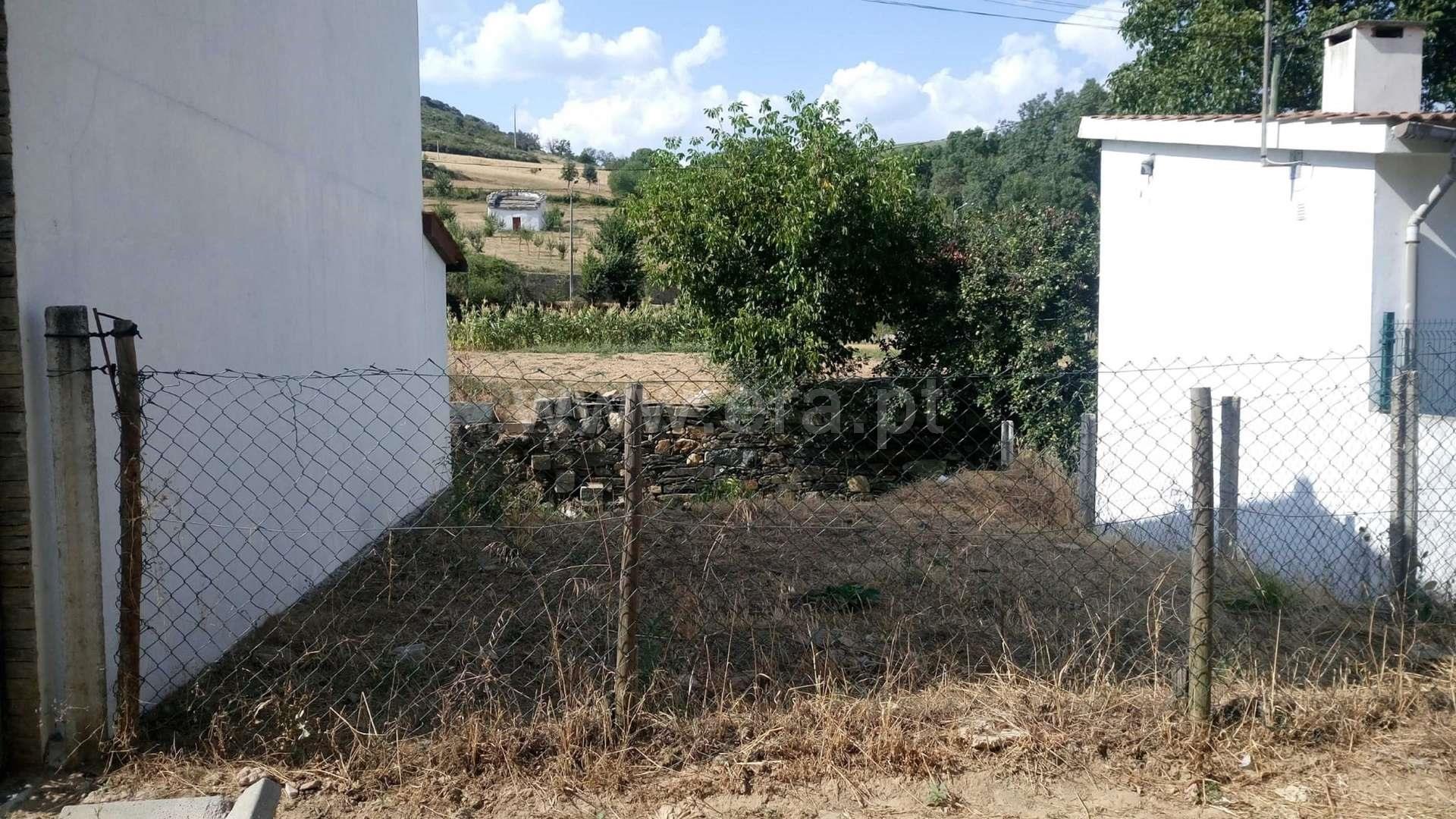 Moradia geminada Rabal - Bragança