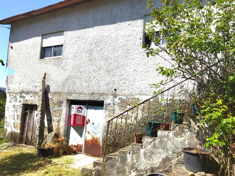 Moradia Geminada / Castelo de Paiva, Sobrado e Bairros