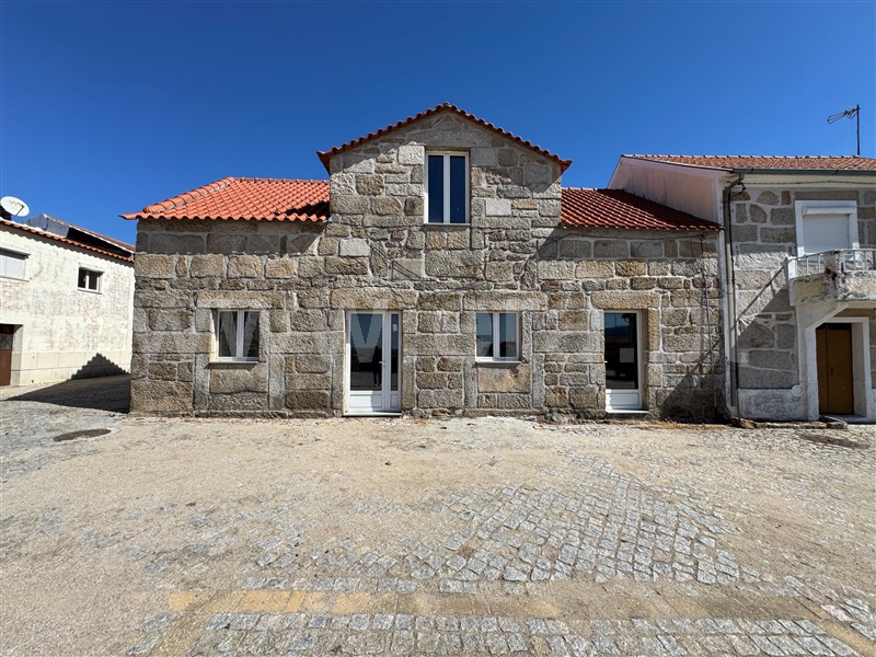 Moradia Geminada / Celorico da Beira, Carrapichana