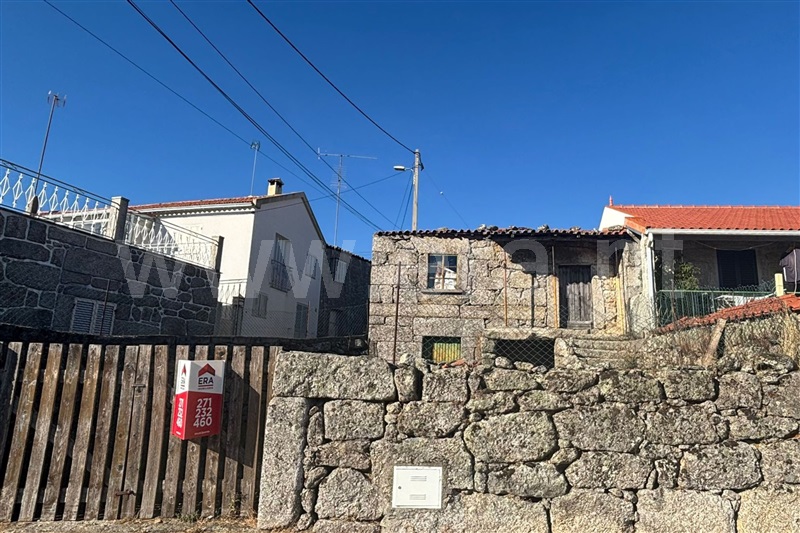 Moradia Geminada / Guarda, João Antão