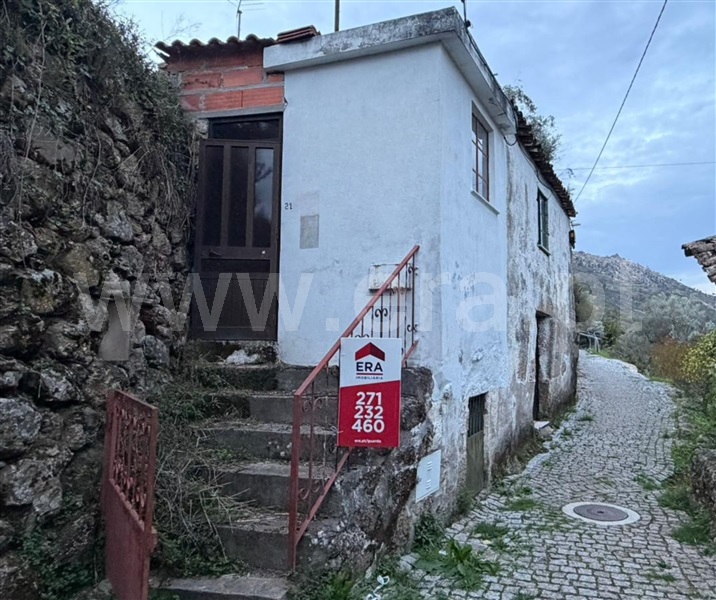 Moradia Geminada / Guarda, Mizarela