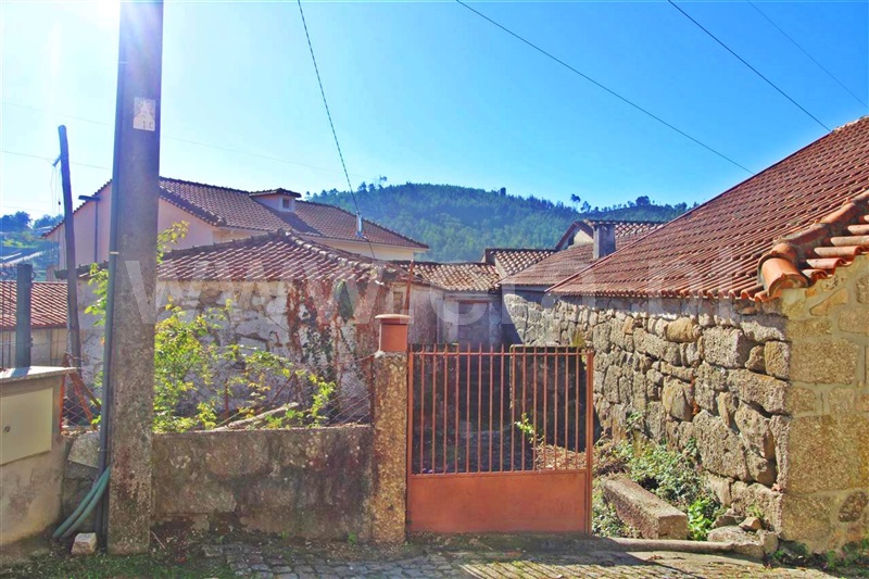 Moradia Geminada  Póvoa de Lanhoso, Póvoa de Lanhoso (Nossa Senhora do Amparo) - 1276875 - 2