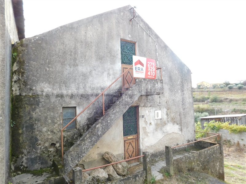 Moradia Geminada / Seia, Seia, São Romão e Lapa dos Dinheiros