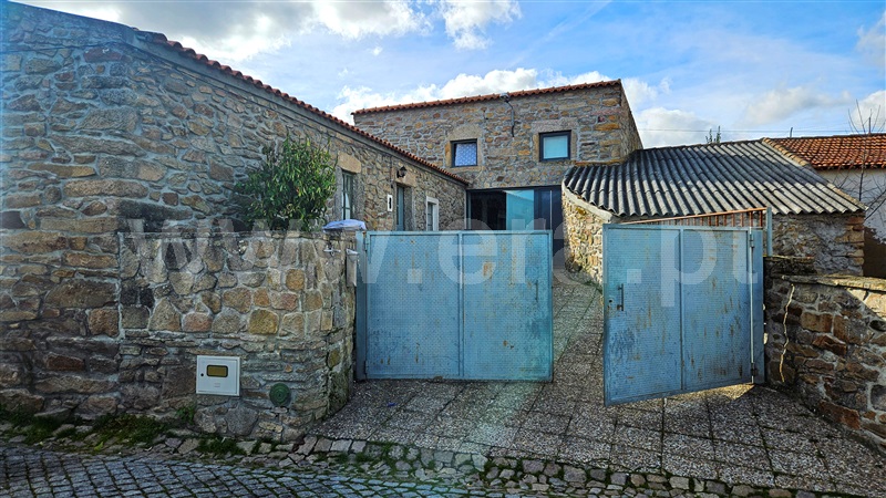 Moradia Geminada T1 / Almeida, Vilar Formoso