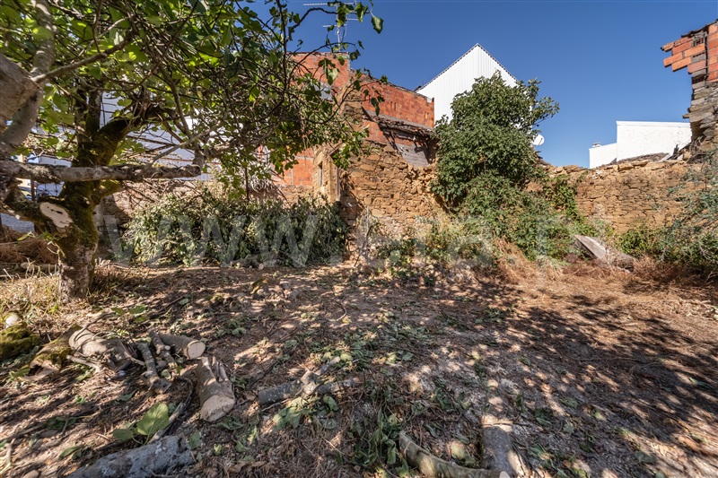 Moradia Geminada / Fundão, Silvares