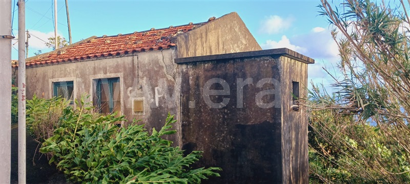 Moradia Geminada T1 / Lajes das Flores, Fazenda