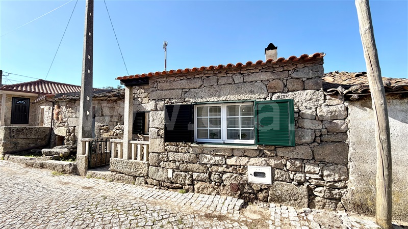 Moradia Geminada T1 / Meda, Prova e Casteição