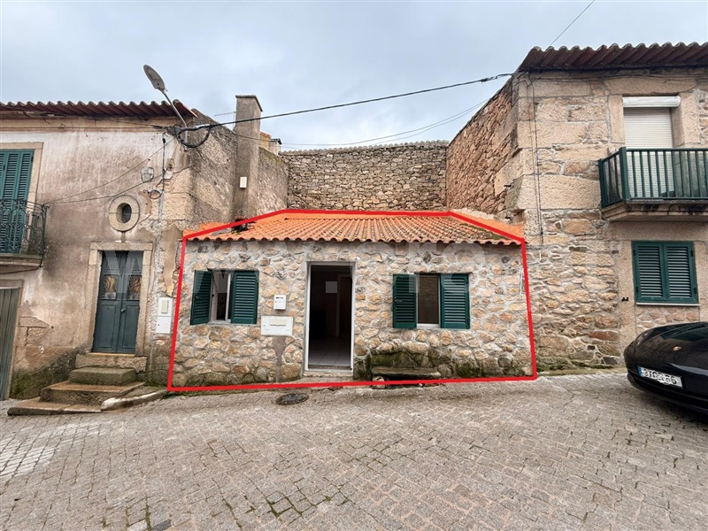 Moradia Geminada T1 / Vila Nova de Foz Coa, Almendra