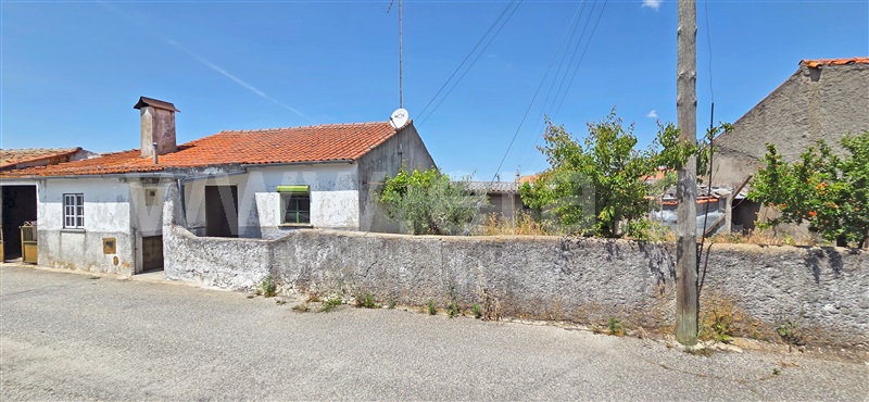 Moradia Geminada T2 / Almeida, Almeida