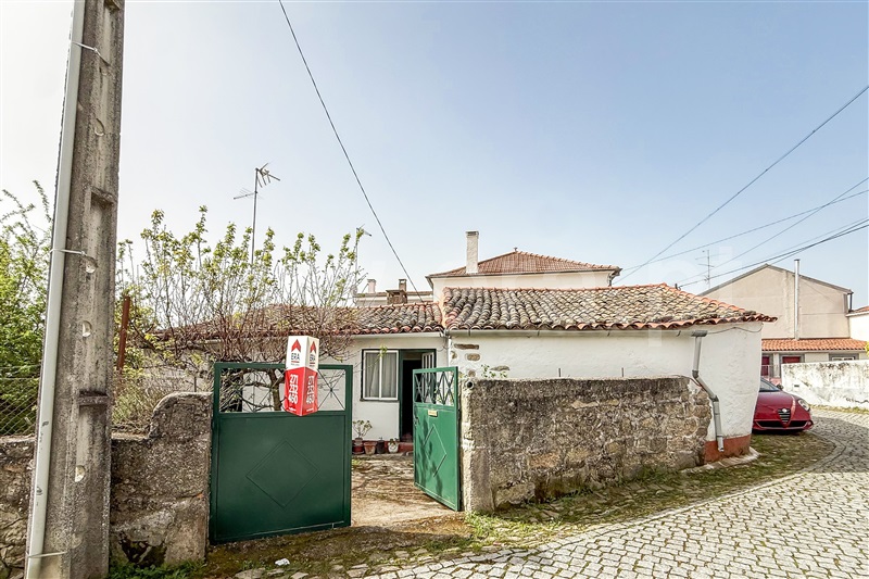 Moradia Geminada T2 / Almeida, Vilar Formoso
