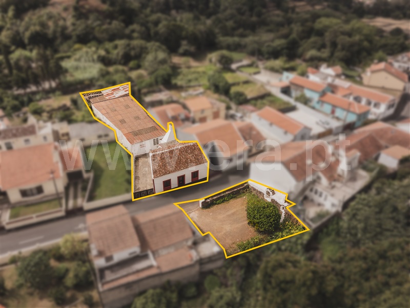 Moradia Geminada T2 / Angra do Heroísmo, Terra Chã
