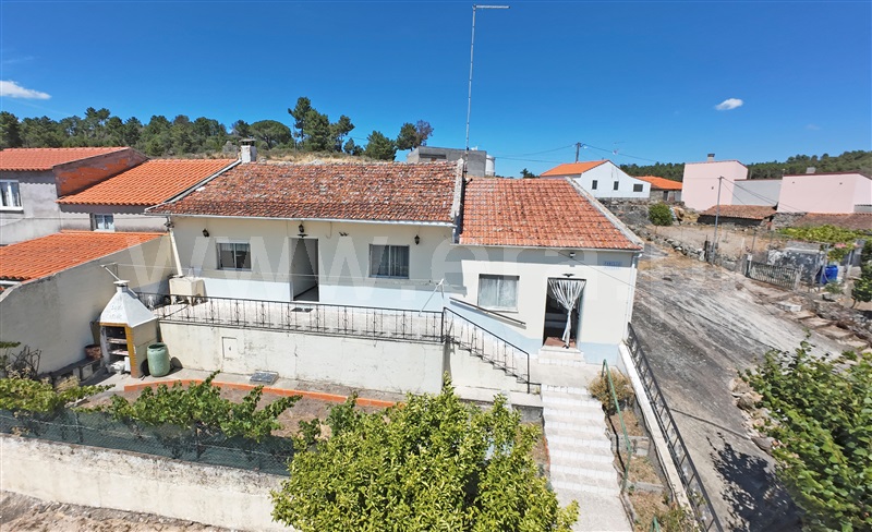 Moradia Geminada T2 / Celorico da Beira, Açores