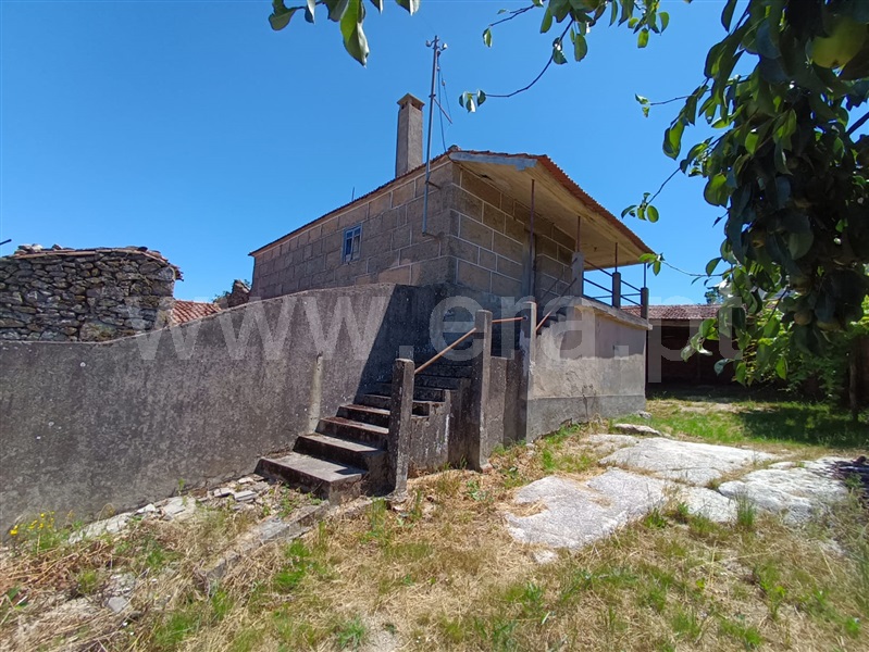 Moradia Geminada T2 / Chaves, Águas Frias