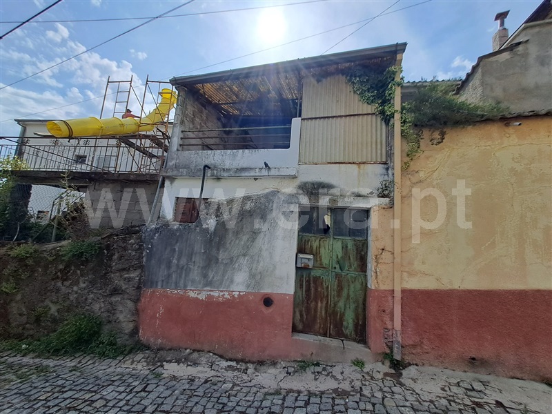 Moradia Geminada T2 / Covilhã, Barco e Coutada