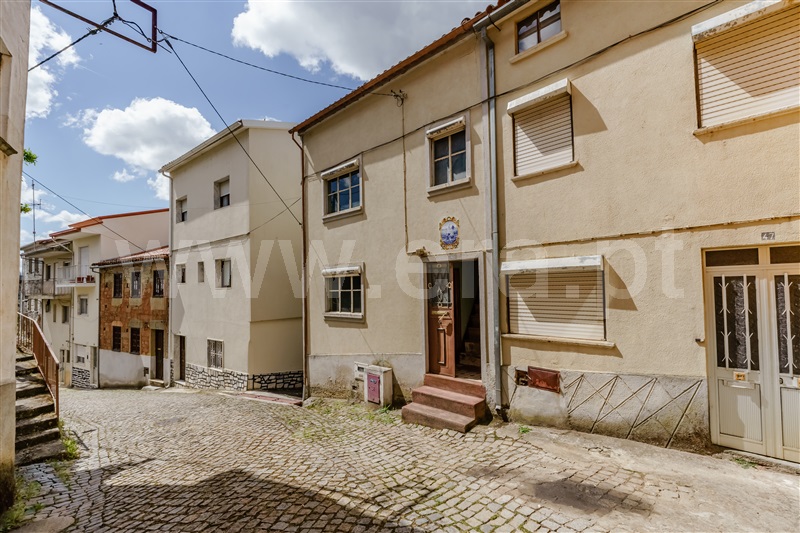 Moradia Geminada T2 / Covilhã, Casegas