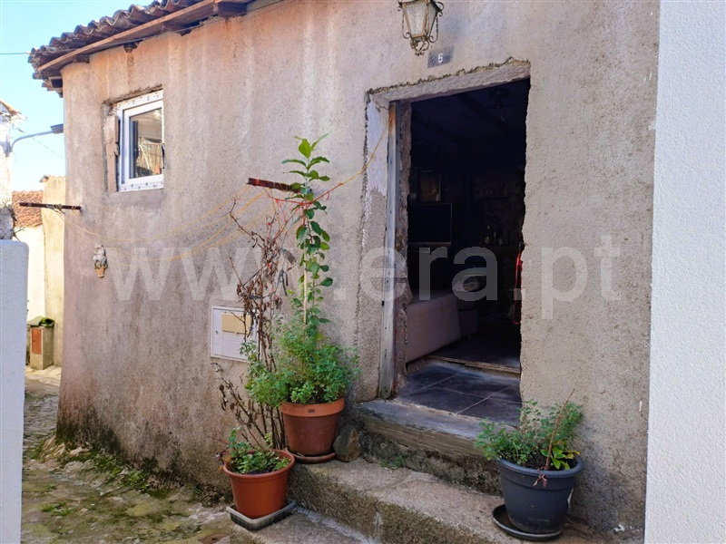 Moradia Geminada T2 / Covilhã, Dominguiso