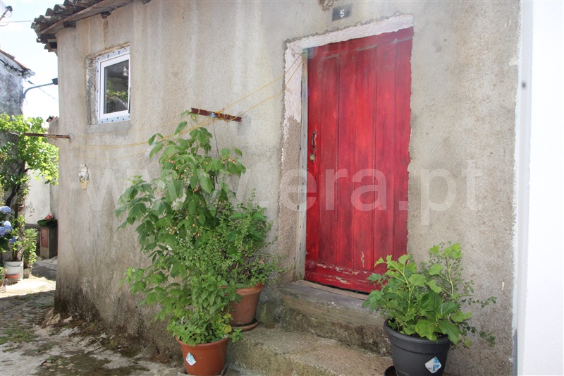 Moradia Geminada T2 / Covilhã, Dominguiso