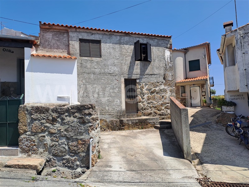 Moradia Geminada T2 / Covilhã, Orjais