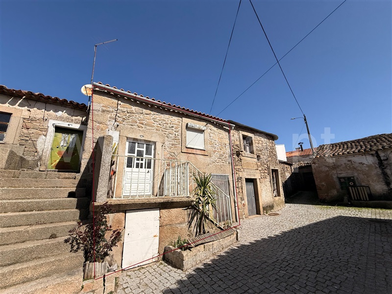 Moradia T2 à venda em Escalhão, €25.000
