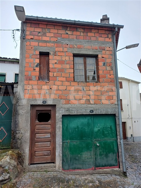 Moradia Geminada T2 / Fundão, Pêro Viseu