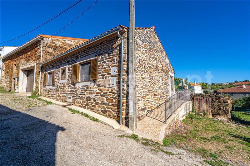 Moradia Geminada T2 / Miranda do Douro, Constantim e Cicouro