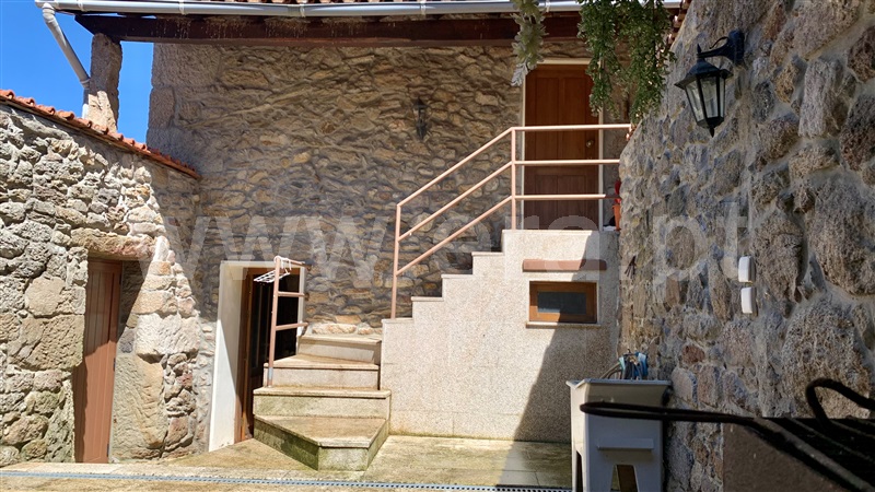 Moradia Geminada T2 / Montalegre, Vilar de Perdizes e Meixide