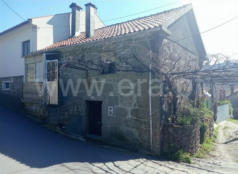 Moradia Geminada T2 / Ponte da Barca, Azias