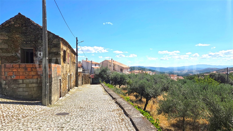 Moradia Geminada T2 / Sabugal, Santo Estêvão e Moita