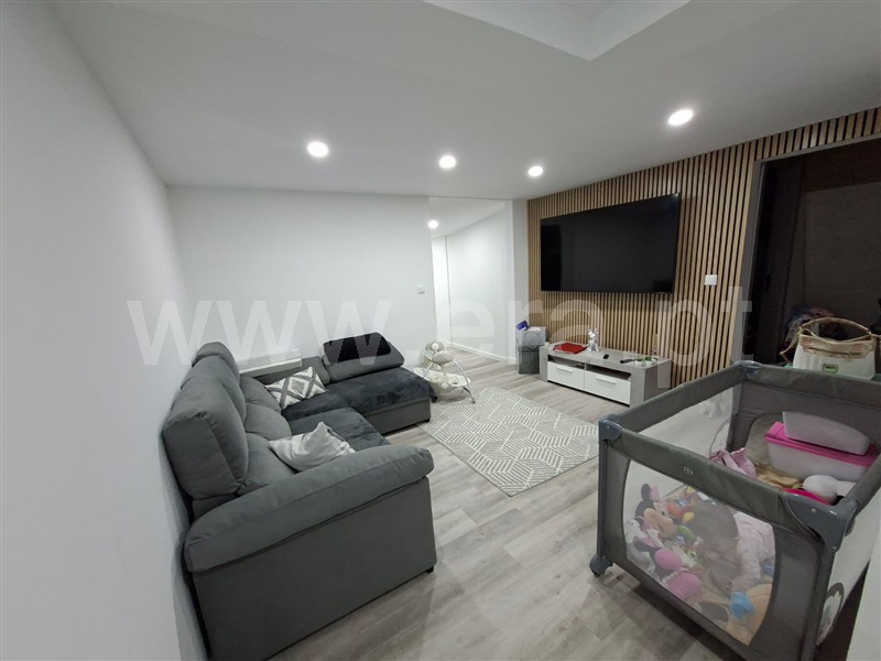 Moradia Geminada T2 / Vila Franca do Campo, Ponta Garça