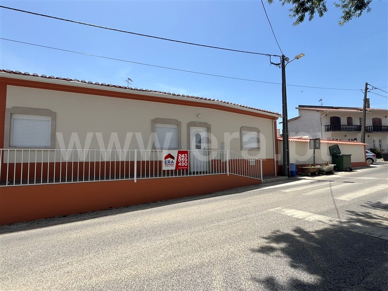 Moradia Geminada T3 / Alcobaça, Benedita