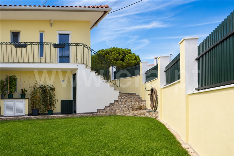 Moradia Geminada T3 / Almada, Quintinhas
