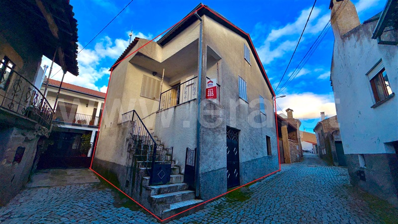Moradia Geminada T3 / Almeida, Almeida