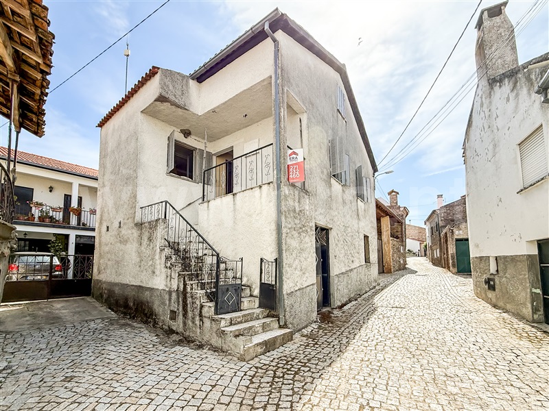 Moradia Geminada T3 / Almeida, Almeida
