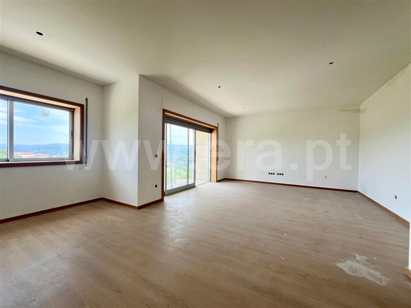 Moradia Geminada T3 / Amarante, Louredo