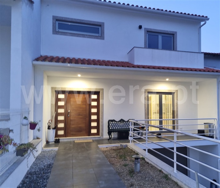 Moradia Geminada T3 / Amarante, Lufrei