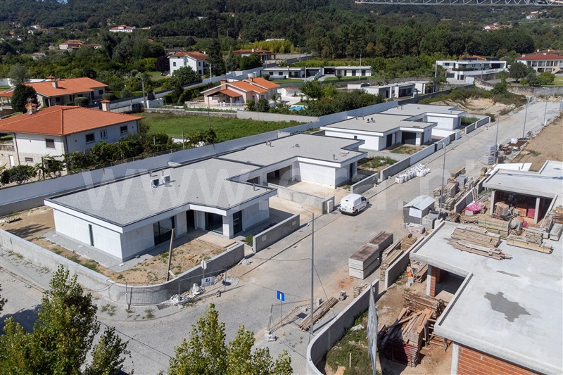 Moradia Geminada T3 / Amares, Ferreiros, Prozelo e Besteiros