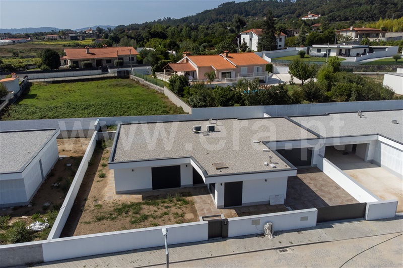 Moradia Geminada T3 / Amares, Ferreiros, Prozelo e Besteiros