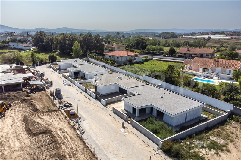 Moradia Geminada T3 / Amares, Ferreiros, Prozelo e Besteiros