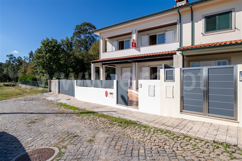 Moradia T3 à venda em Viatodos, Grimancelos, Minhotães e Monte de Fralães, €380.000
