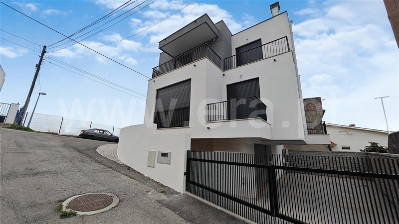 Moradia Geminada T3 / Coimbra, Santa Clara