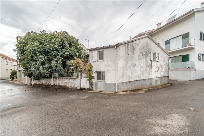 Moradia Geminada T4 / Covilhã, Erada