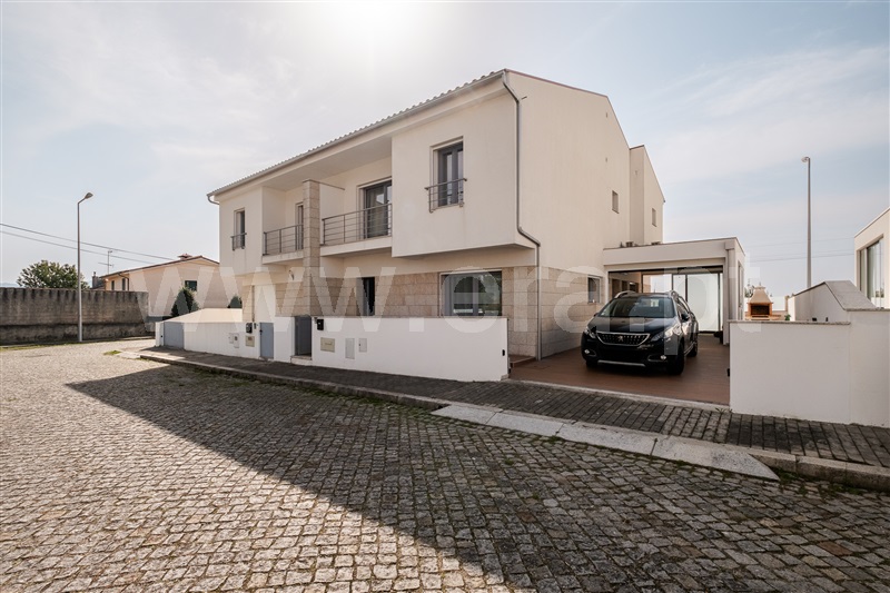 Moradia Geminada T3 / Esposende, Forjães