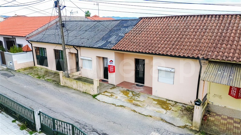 Moradia Geminada T3 / Felgueiras, Torrados e Sousa