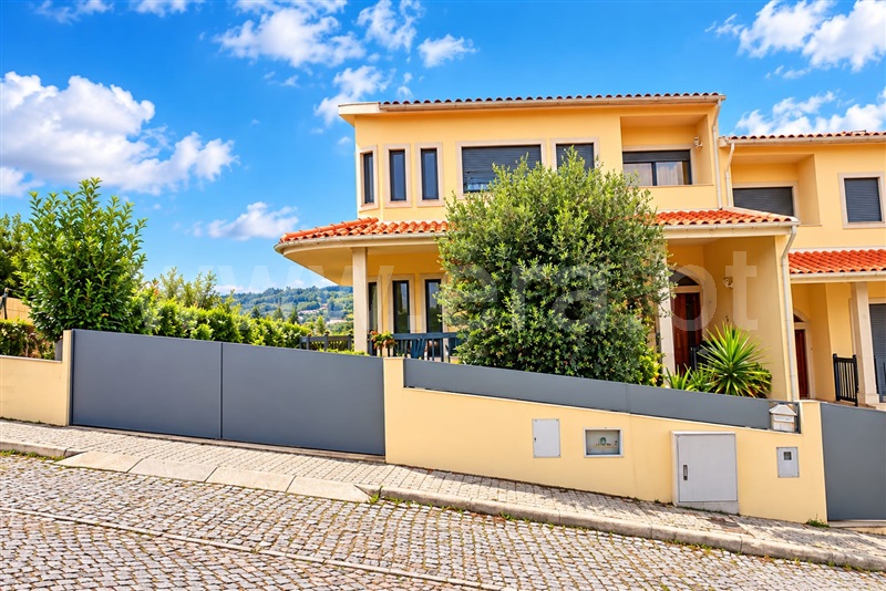 Moradia Geminada T3 / Felgueiras, Vila Fria e Vizela (São Jorge)